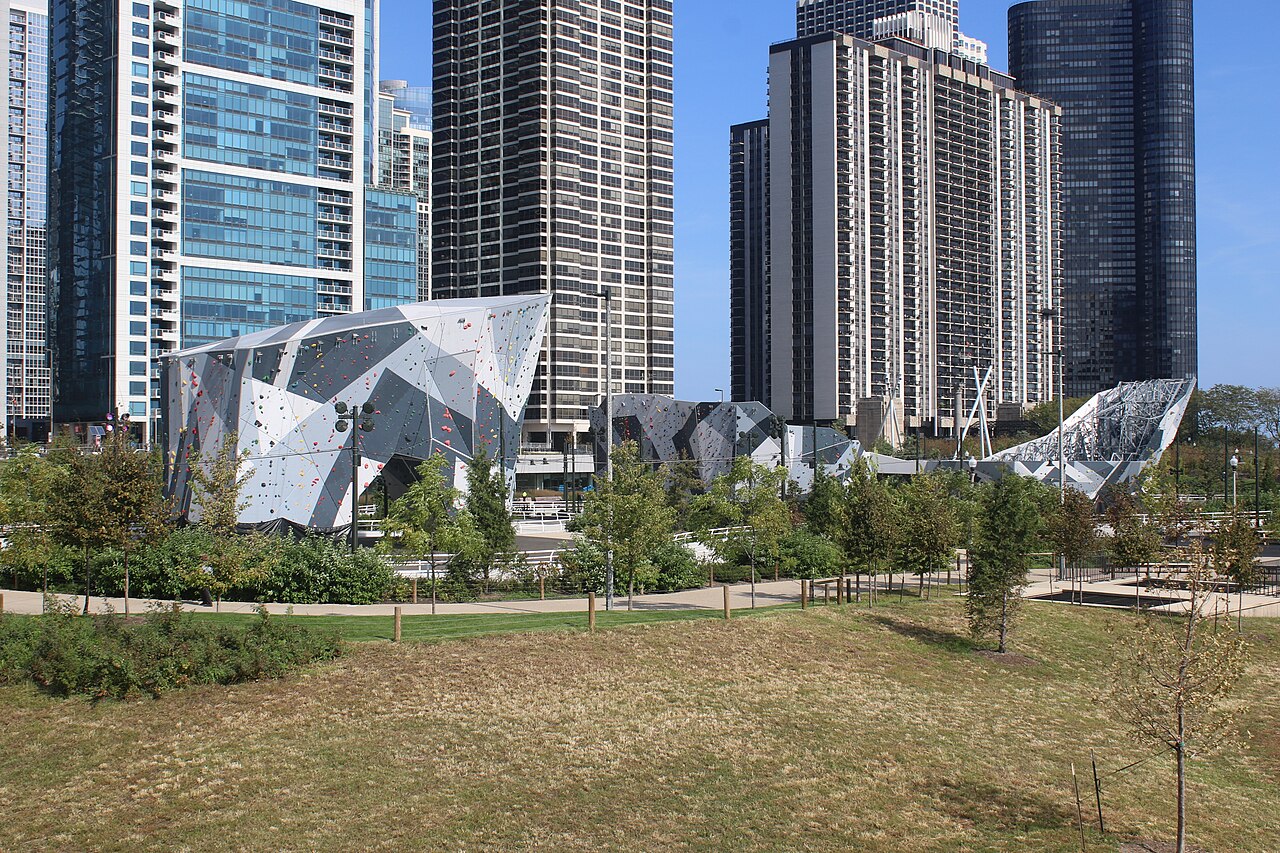 Maggie Daley Park climbing wall in Chicago